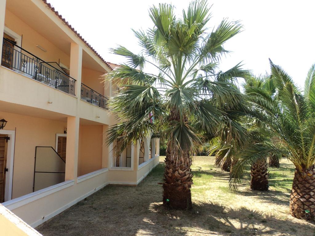 Faethon Aparthotel Karousadhes  Стая снимка