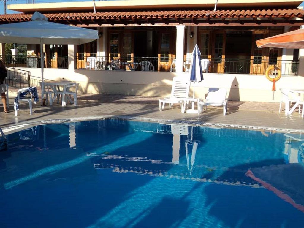 Faethon Aparthotel Karousadhes  Стая снимка