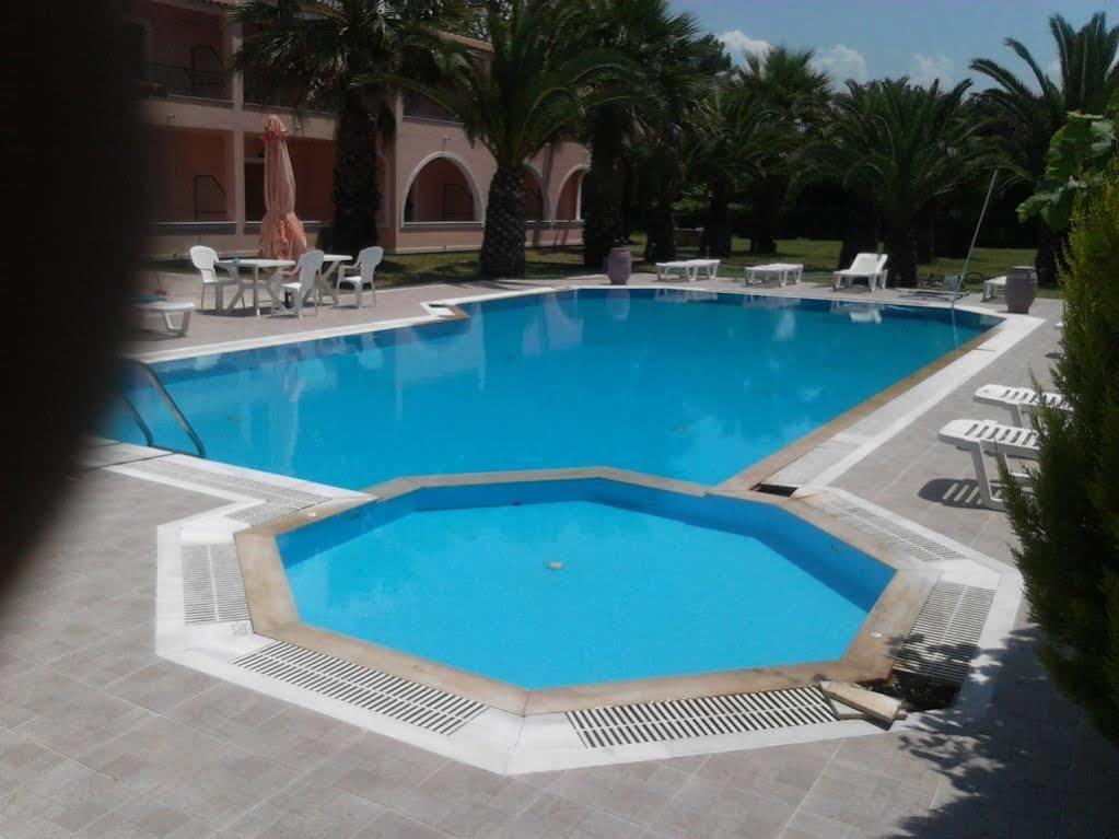 Faethon Aparthotel Karousadhes  Екстериор снимка