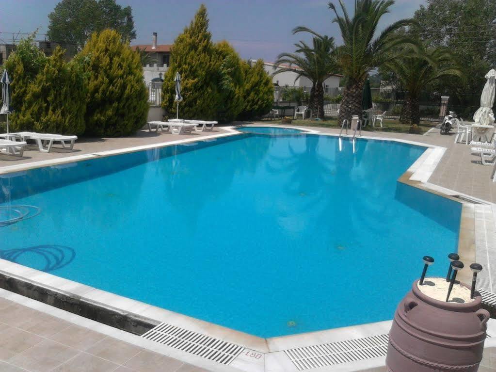 Faethon Aparthotel Karousadhes  Екстериор снимка