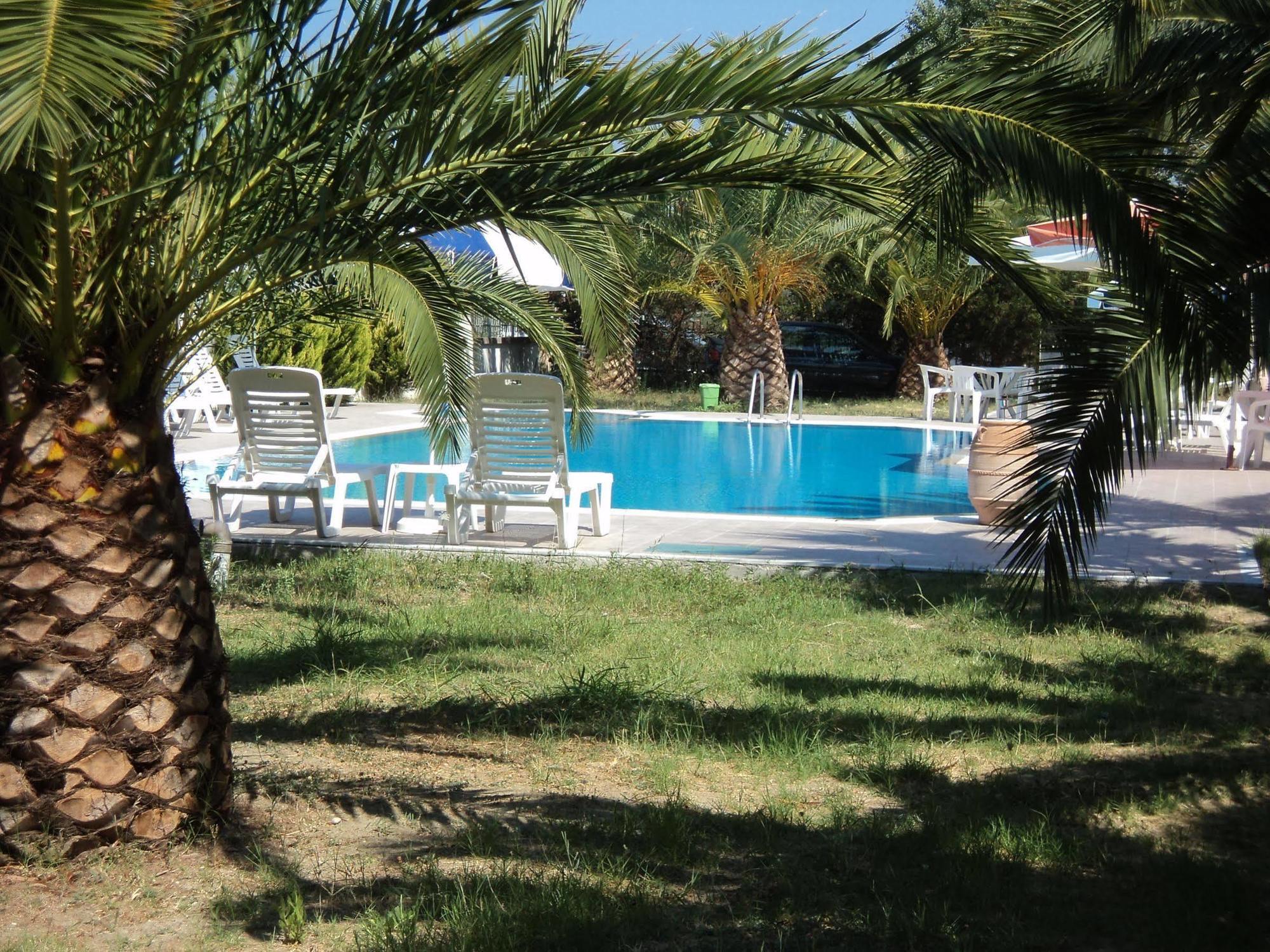 Faethon Aparthotel Karousadhes  Екстериор снимка